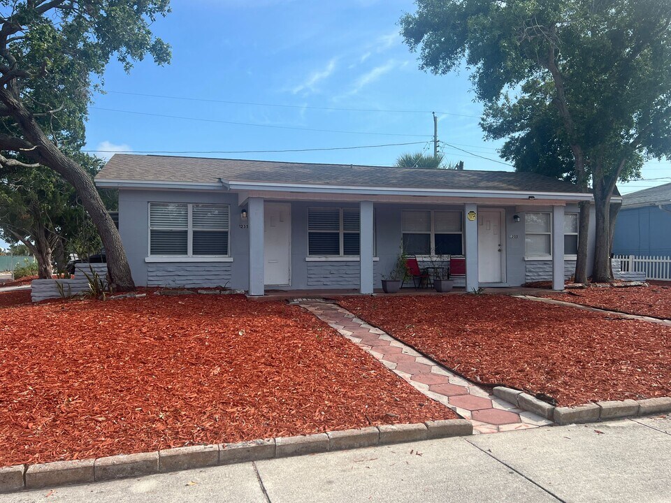 1233 Grove St in Clearwater, FL - Foto de edificio