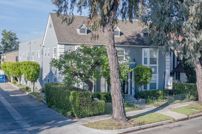 Chateau Olympic Apartments in Los Angeles, CA - Building Photo - Building Photo