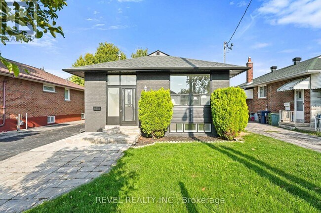63 Crosland Dr in Toronto, ON - Building Photo - Building Photo