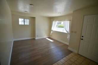 111 N Pacific Coast Hwy, Unit 111 in Redondo Beach, CA - Building Photo - Building Photo
