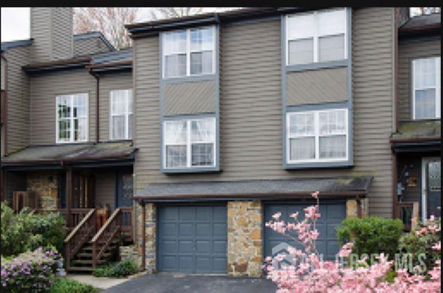 42 Chicopee Dr in Princeton, NJ - Building Photo