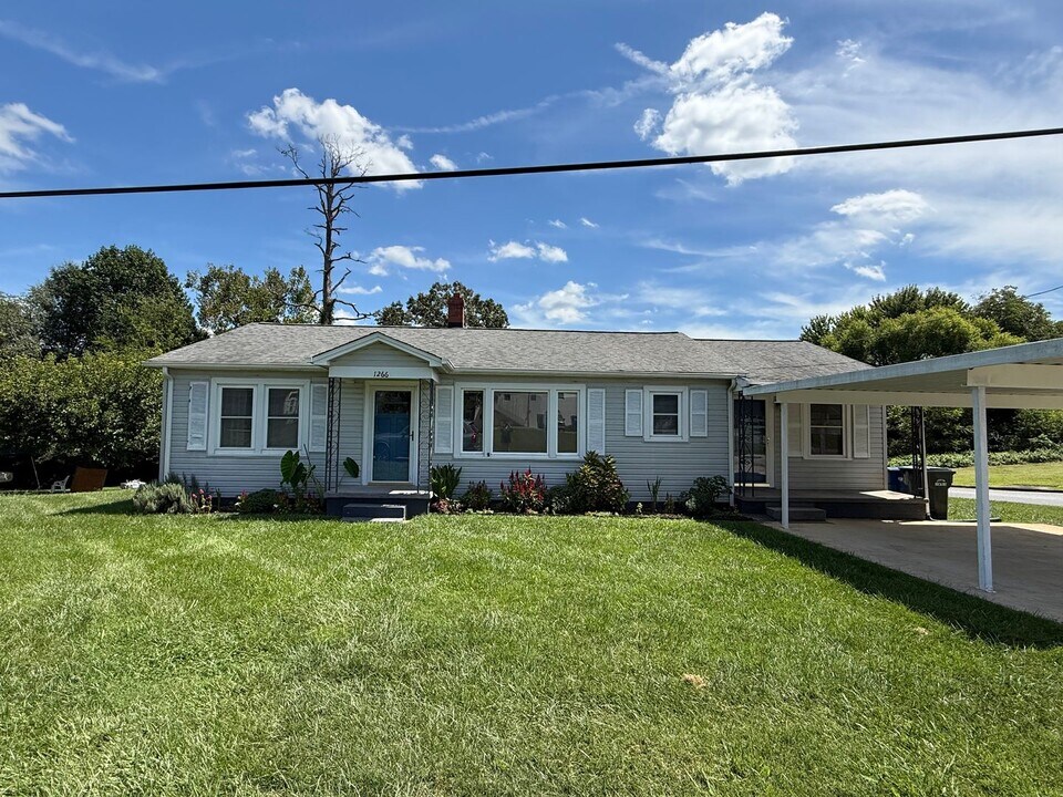 1266 18th St NE in Hickory, NC - Building Photo
