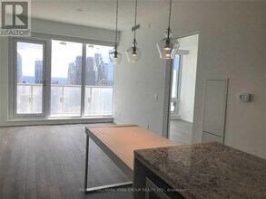 197 Yonge St in Toronto, ON - Building Photo - Building Photo