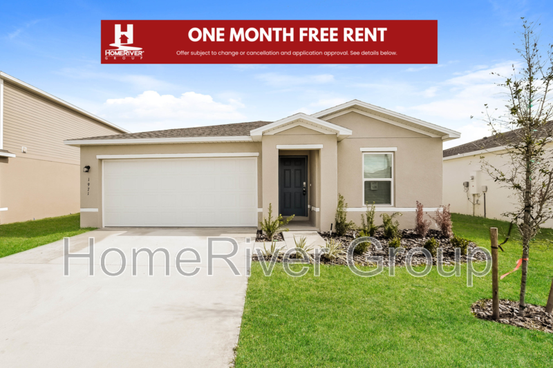 1971 Iowa Dr in Sumterville, FL - Building Photo