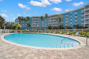 3315 58th Ave S, Unit #617 in St. Petersburg, FL - Building Photo