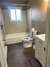 8413 Cottonwood Dr in Cincinnati, OH - Foto de edificio - Building Photo