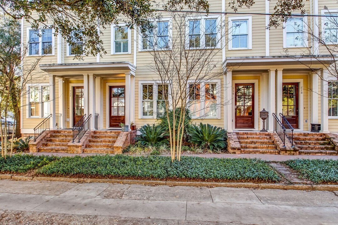 712 Tattnall St in Savannah, GA - Building Photo