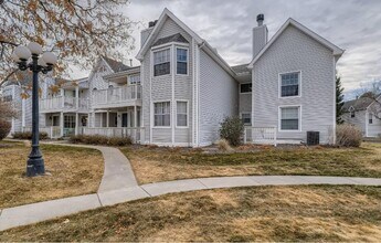 12593 E Pacific Dr in Aurora, CO - Foto de edificio - Building Photo