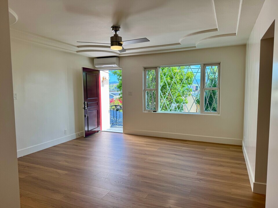 3918 Woolwine Dr in Los Angeles, CA - Building Photo