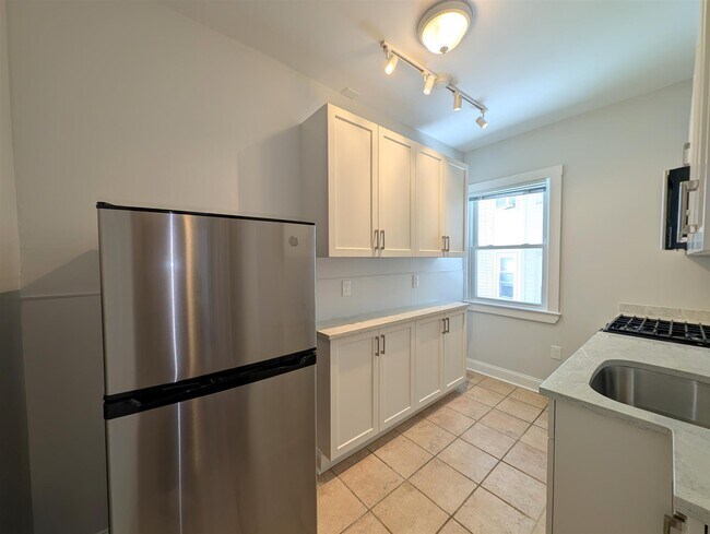 69 Raymond Ave, Unit 1R in Somerville, MA - Building Photo - Building Photo