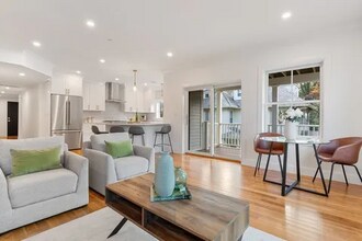 20 Lawrence St in Wakefield, MA - Building Photo - Building Photo