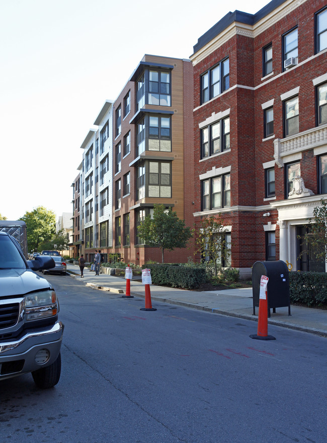 Edge in Allston, MA - Foto de edificio - Building Photo