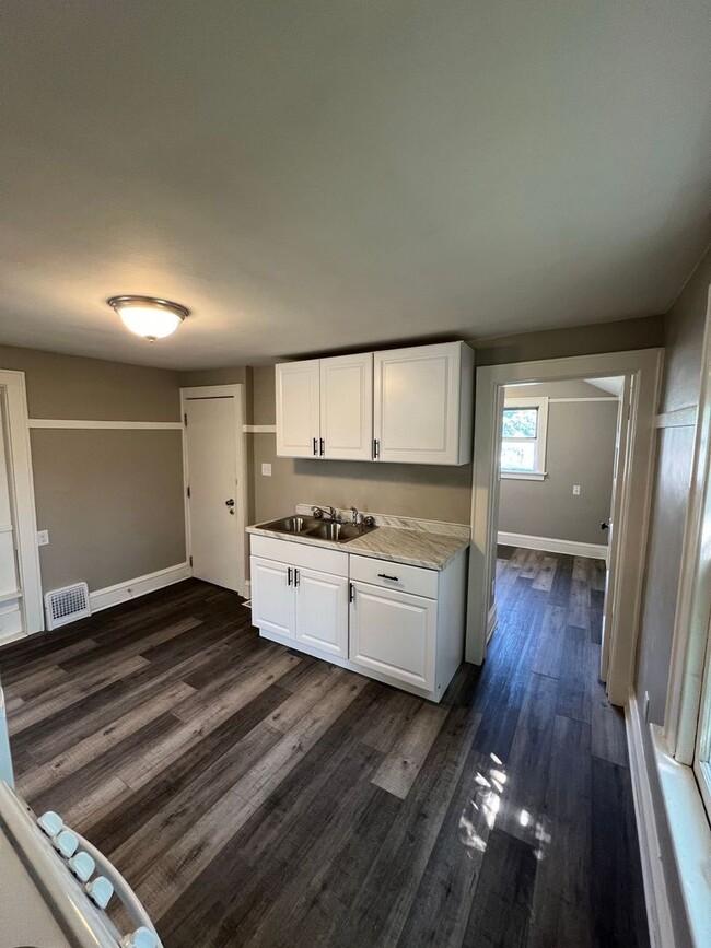 property at 6216 W Richmond Ave