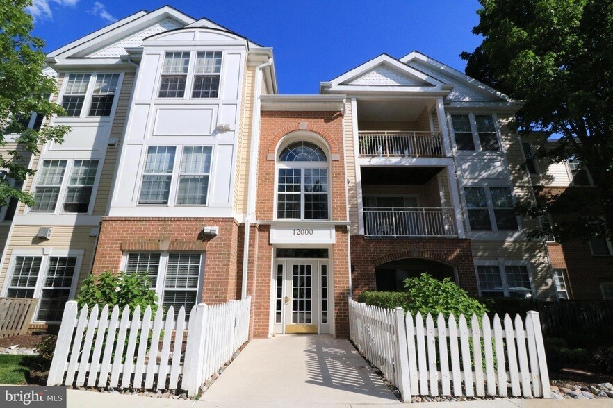 12000 Amber Ridge Cir in Germantown, MD - Building Photo