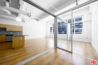 1130 Flower St in Los Angeles, CA - Building Photo - Building Photo