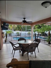 7721 W Hiawatha St in Tampa, FL - Foto de edificio - Building Photo