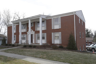 Sixth Avenue Apartments in Hendersonville, NC - Foto de edificio - Building Photo