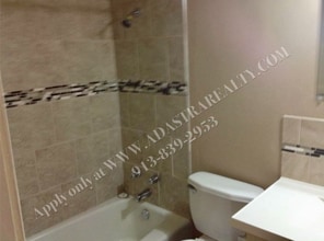 913 Kent Dr in Belton, MO - Building Photo - Building Photo