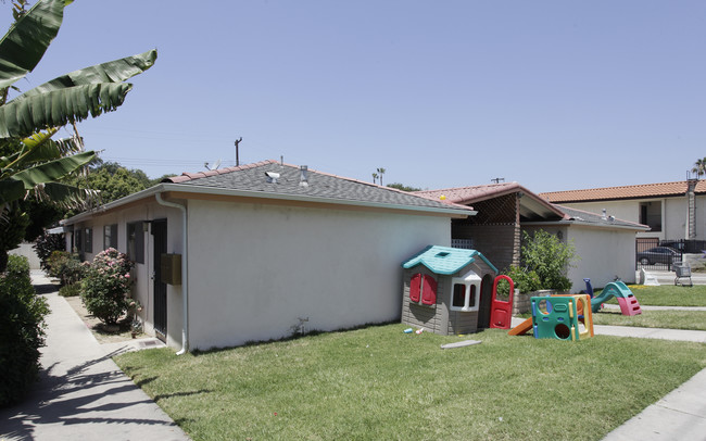 119 S Acacia Ave in Fullerton, CA - Building Photo - Building Photo