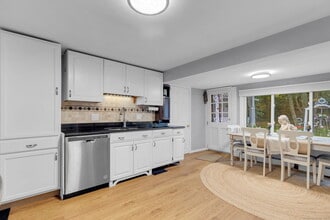 42 Haberern Ave in Farmington, CT - Building Photo - Building Photo