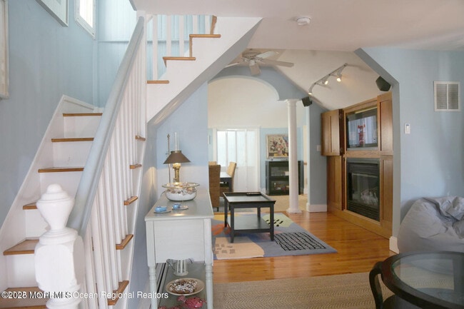 87 Cookman Ave in Ocean Grove, NJ - Foto de edificio - Building Photo