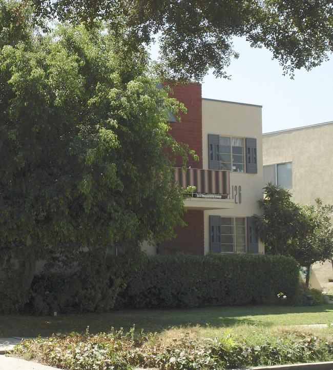 126 E Live Oak St in San Gabriel, CA - Foto de edificio - Building Photo