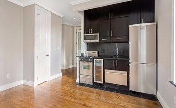 East 13th Street, Unit 025 in New York, NY - Building Photo - Building Photo