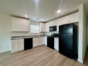 6813 NW Toby St in Bentonville, AR - Building Photo - Building Photo