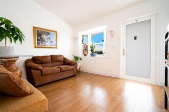 8844 NW 113th St in Hialeah, FL - Building Photo - Building Photo