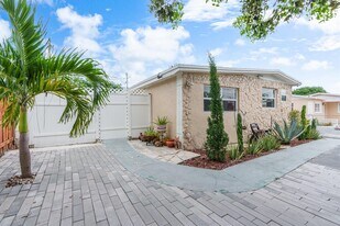 201 NE 28th Ct in Boynton Beach, FL - Building Photo