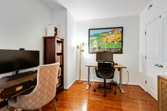 851 N Glebe Rd in Arlington, VA - Foto de edificio - Building Photo
