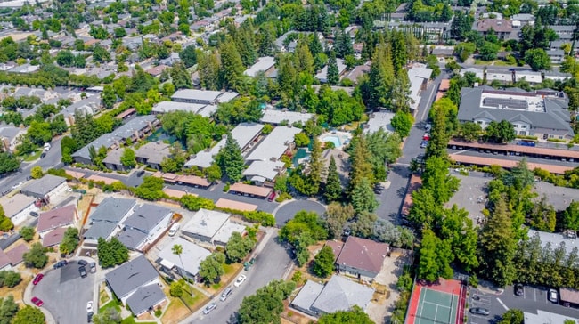 2474 Larkspur Ln in Sacramento, CA - Building Photo - Building Photo
