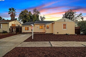 2438 Upland Dr in Concord, CA - Building Photo - Building Photo