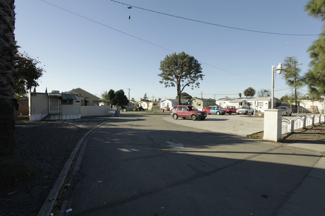 1052 E Mission Blvd in Pomona, CA - Building Photo - Building Photo