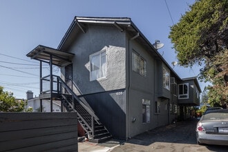 1535 Julia St in Berkeley, CA - Foto de edificio - Building Photo