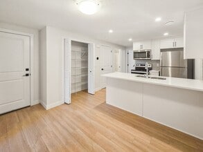 102 Silverton Glen Gate SW in Calgary, AB - Building Photo - Building Photo