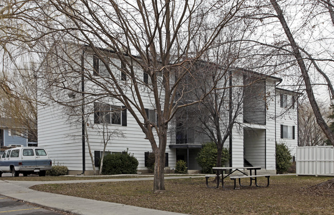 Forest Park Apartments in Salt Lake City, UT - Building Photo - Building Photo