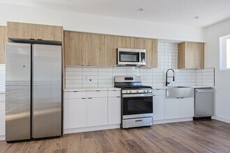 6421 Troost Ave in Los Angeles, CA - Building Photo - Building Photo