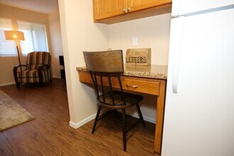 7 W Mohawk Dr, Unit Carefree in Phoenix, AZ - Foto de edificio - Building Photo