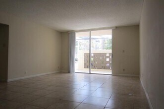 406 NW 68th Ave, Unit 104 in Plantation, FL - Building Photo - Building Photo