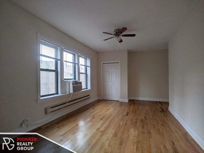 3721 N Pine Grove Ave, Unit 3728-W3