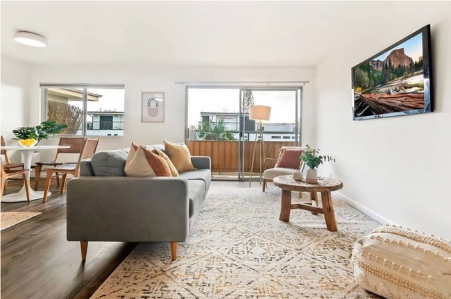 525 N Sycamore Ave, Unit 426 in Los Angeles, CA - Foto de edificio - Building Photo