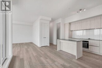 3 Steckley House Ln in Richmond Hill, ON - Building Photo - Building Photo