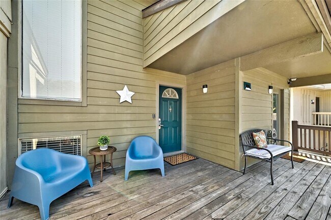 225 Comanche Ln in Lago Vista, TX - Building Photo - Building Photo