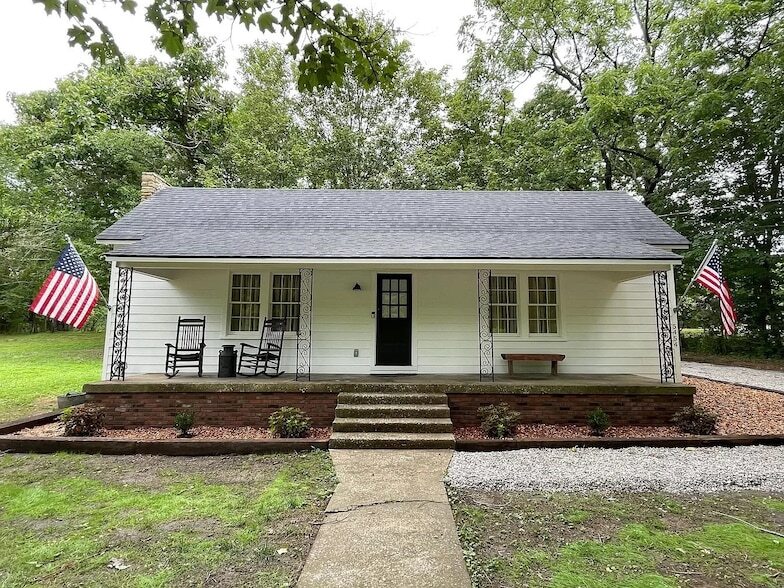 5454 Pinewood Rd in Franklin, TN - Building Photo