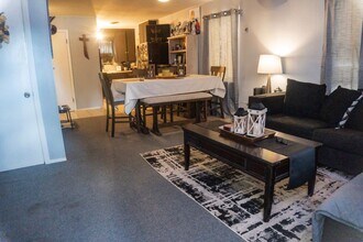 115 Lake St in Mathis, TX - Building Photo - Building Photo