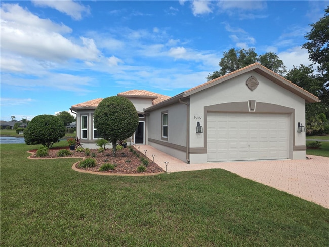 9257 Bonnie Cove Dr in Spring Hill, FL - Foto de edificio - Building Photo