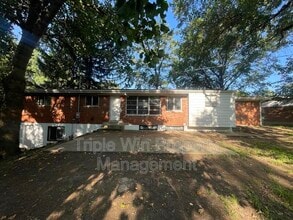 11930 N Ranch Dr in Florissant, MO - Foto de edificio - Building Photo