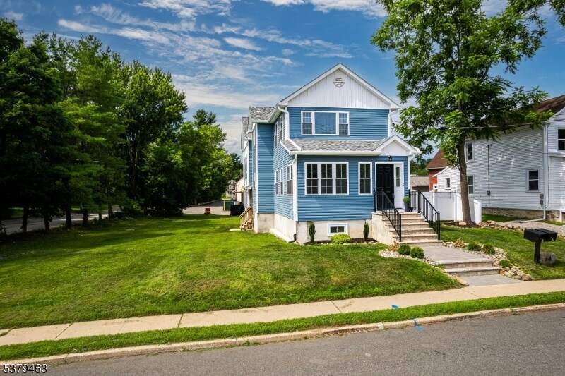 24 Lawnwood Ave in Newton, NJ - Building Photo