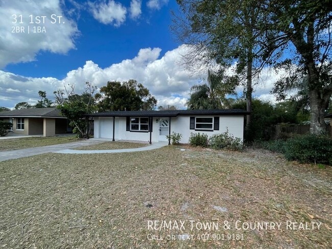 property at 31 E 1st St